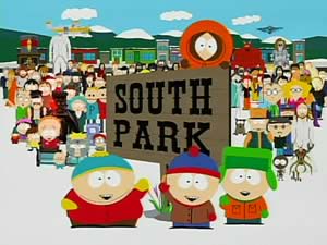 A south park feliratú fatábla előtt és mögött a rajzfilmsorozat összes szereplője felsorakozott